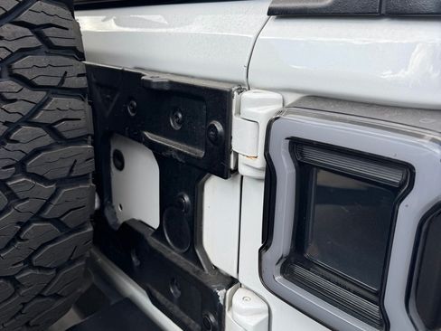 Used 2021 Jeep Wrangler Unlimited Rubicon AWD/4WD image 10