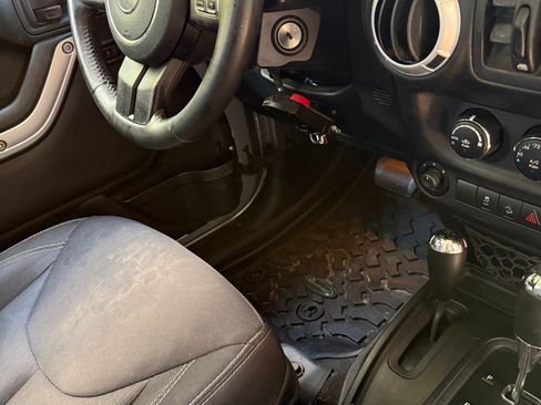 Used 2014 Jeep Wrangler Unlimited Rubicon w/ Max Tow Package AWD/4WD image 8