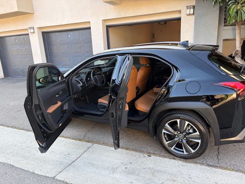 Used 2020 Lexus UX 250h w/ Premium Package AWD/4WD image 27
