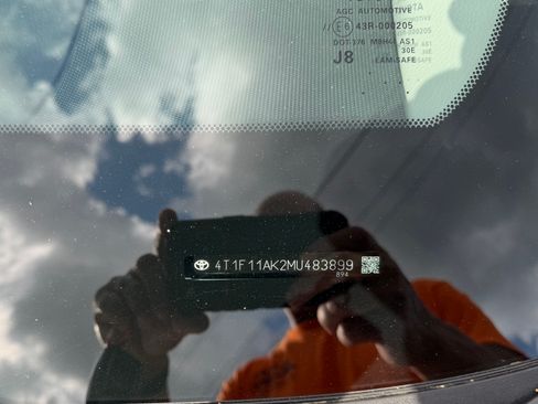 Used 2021 Toyota Camry XLE image 13