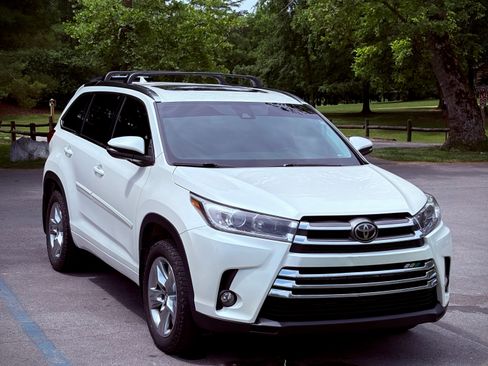 Used 2018 Toyota Highlander Limited AWD/4WD image 1