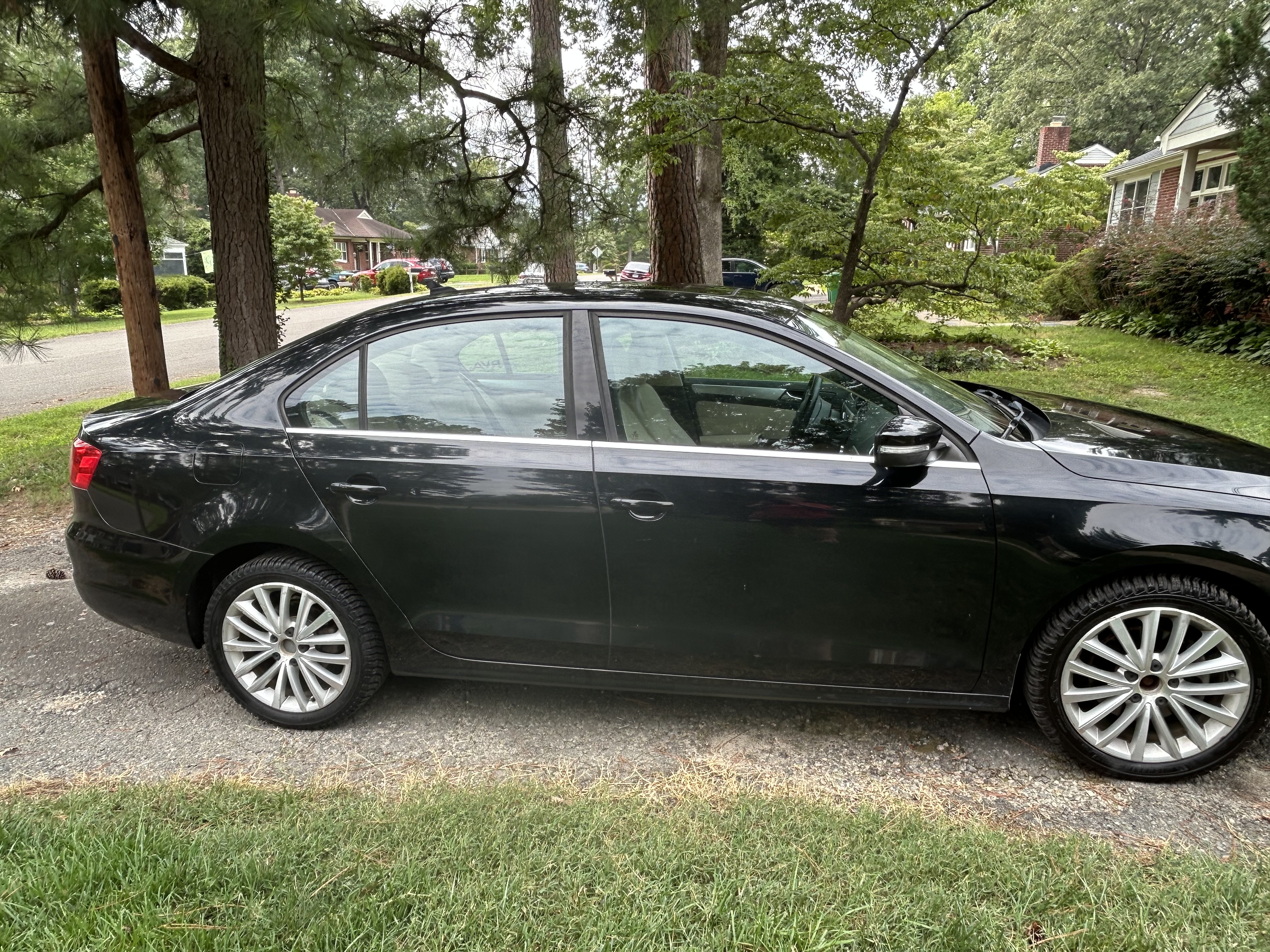 Used 2011 Volkswagen Jetta SEL FWD image 5