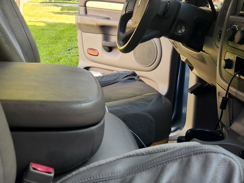 Used 2005 Dodge Ram 2500 Truck SLT image 5