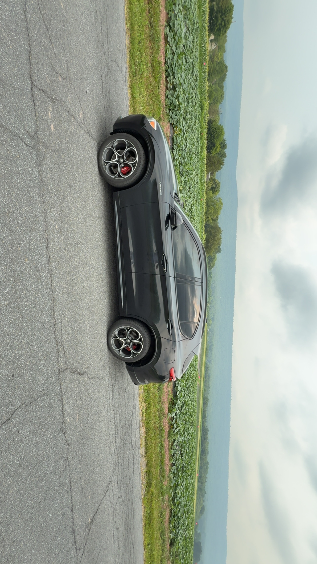 Used 2022 Alfa Romeo Stelvio Veloce AWD/4WD image 1