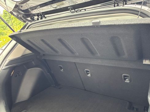 Used 2025 Hyundai Venue Limited FWD image 22