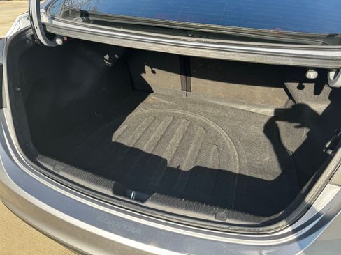 Used 2013 Hyundai Elantra SE image 7