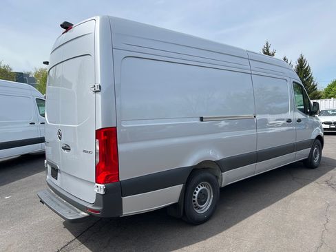 Used 2024 Mercedes-Benz Sprinter 2500 image 2