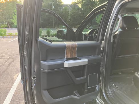 Used 2018 Ford F150 Lariat w/ Equipment Group 502A Luxury AWD/4WD image 10
