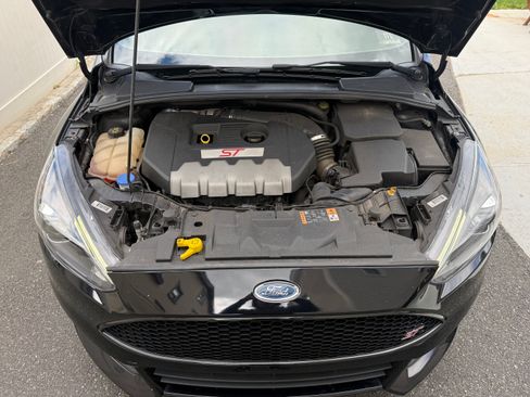 Used 2018 Ford Focus ST w/ Equipment Group 402A FWD image 22