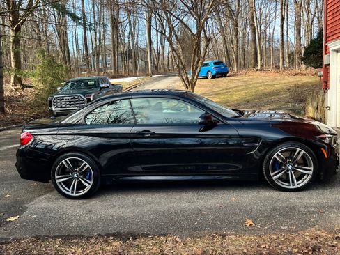 Used 2018 BMW M4 Convertible image 10