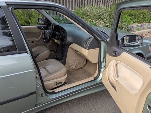 Used 2001 Saab 9-3 SE image 9