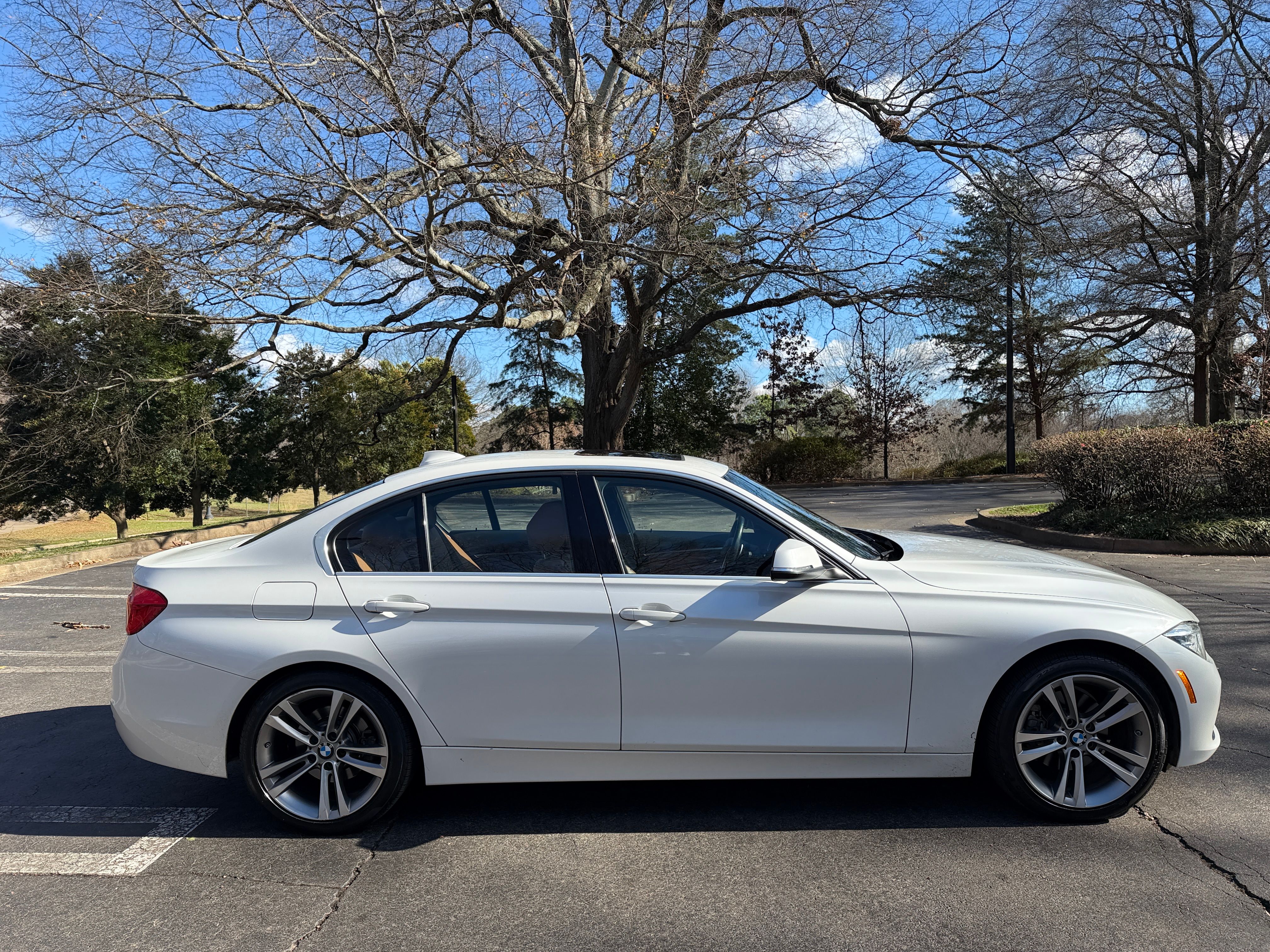 Used 2018 BMW 330i Sedan w/ Premium Package RWD image 16