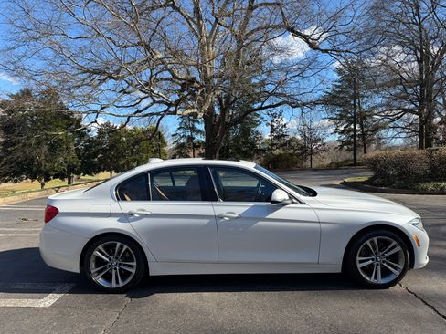 Used 2018 BMW 330i Sedan w/ Premium Package image 16