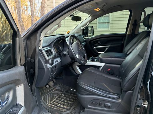 Used 2017 Nissan Titan PRO-4X image 10