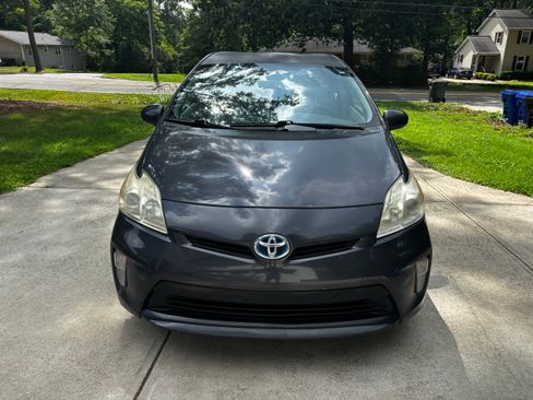 Used 2013 Toyota Prius Two FWD image 2