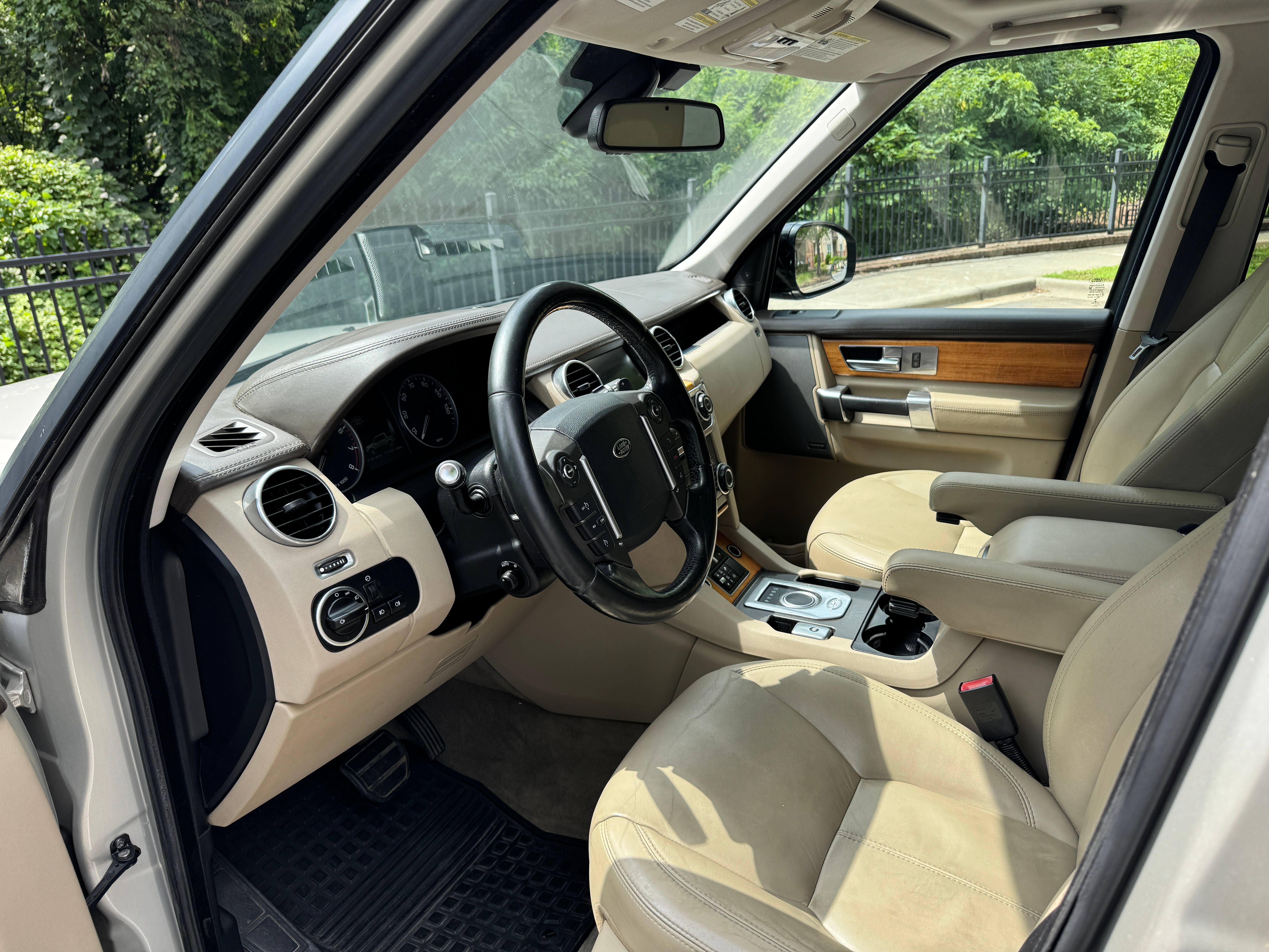 Used 2014 Land Rover LR4 HSE LUX AWD/4WD image 15