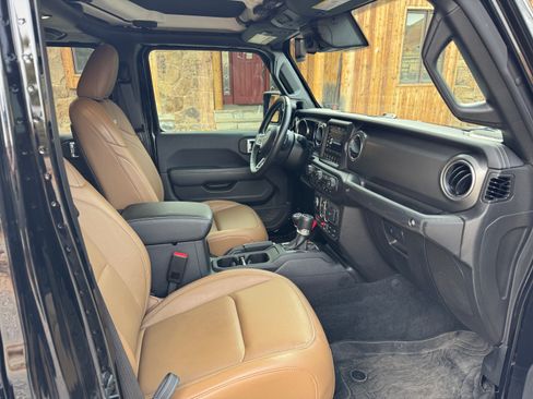 Used 2023 Jeep Gladiator Rubicon w/ LED Lighting Group image 10