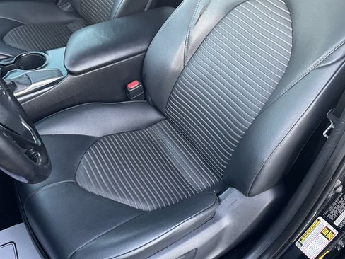 Used 2019 Toyota Camry SE w/ Carpet Mat Package image 20