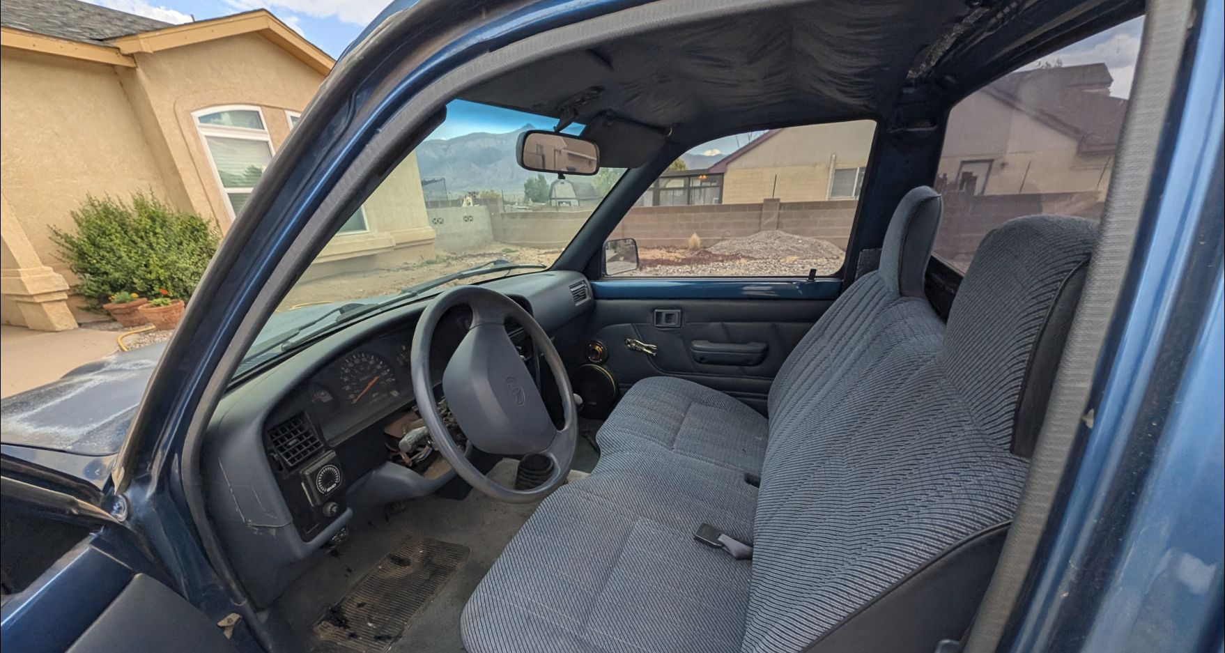Used 1994 Toyota Pickup 2WD Regular Cab image 1