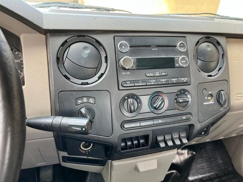 Used 2010 Ford F350 4x4 Regular Cab DRW Super Duty image 16