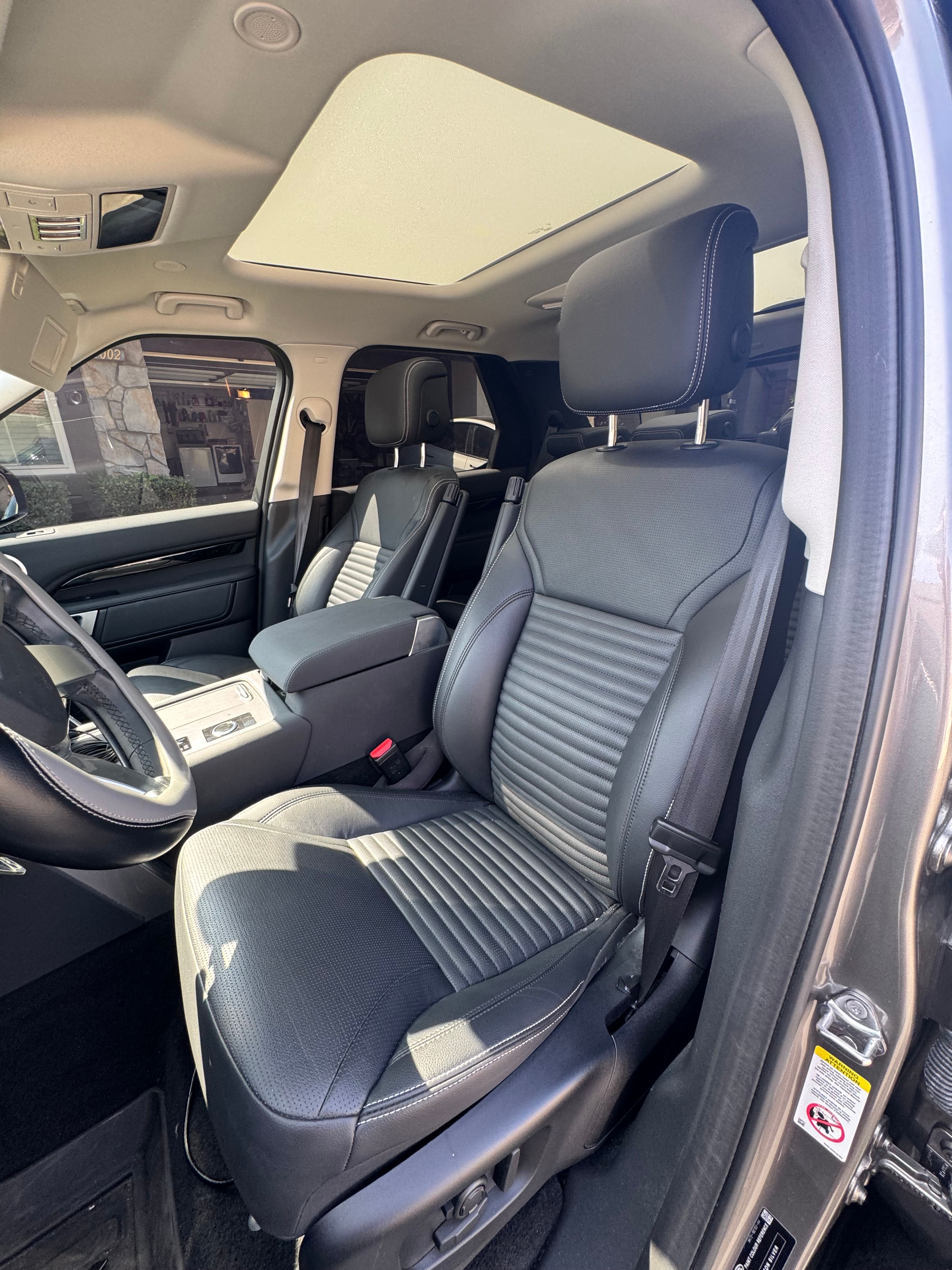 Used 2024 Land Rover Discovery S AWD/4WD image 12