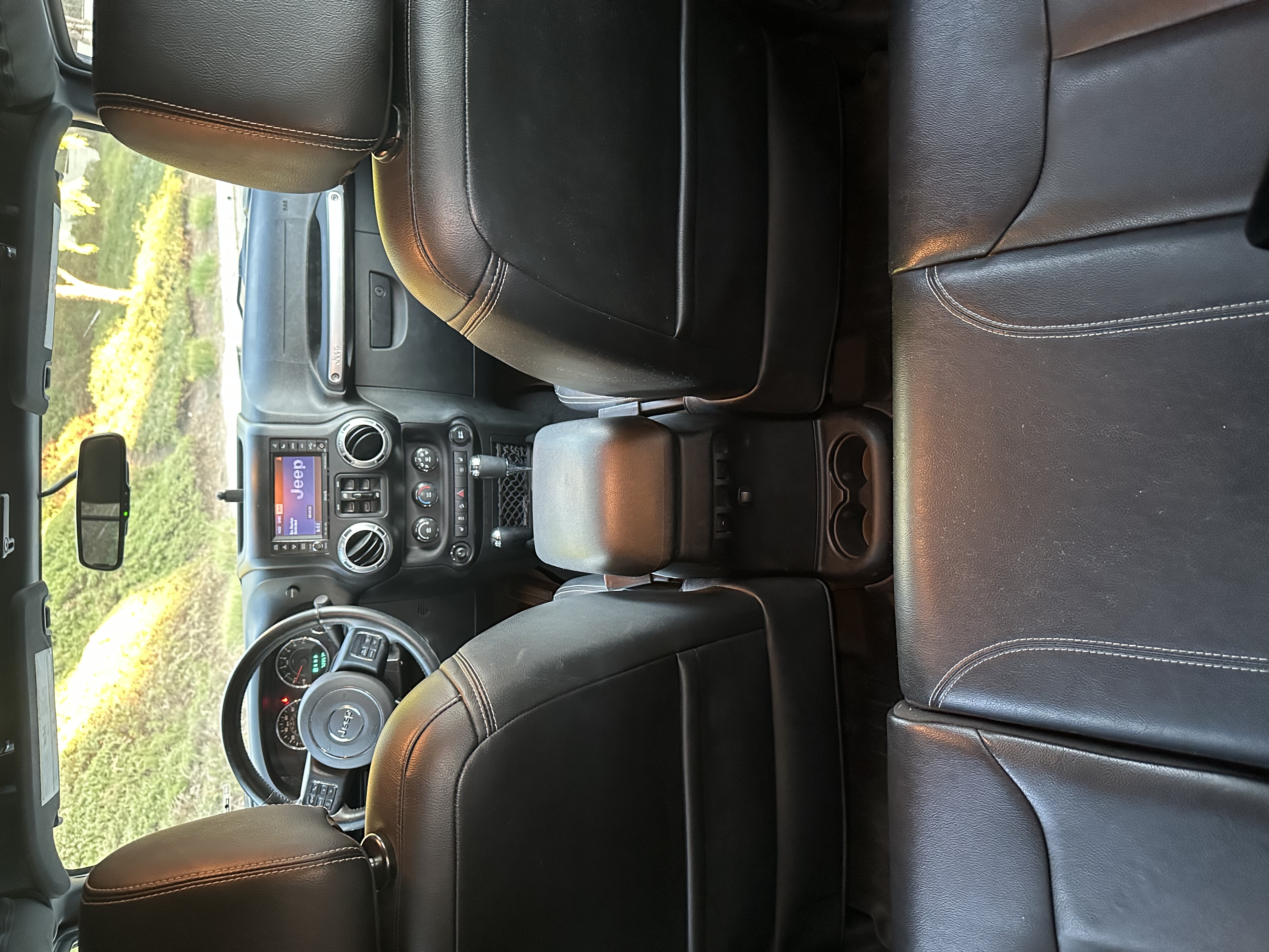 Used 2015 Jeep Wrangler Unlimited Rubicon w/ Connectivity Group AWD/4WD image 10