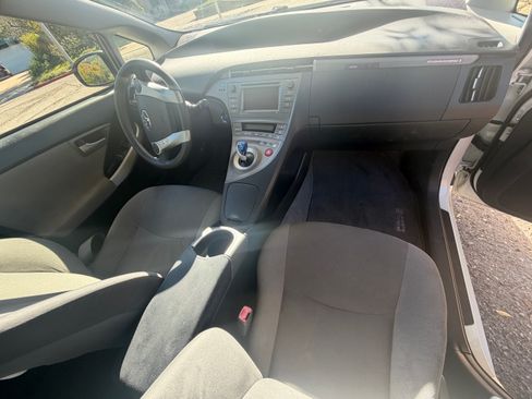 Used 2012 Toyota Prius Plug-In Hybrid image 10
