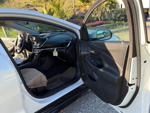 Used 2018 Chevrolet Volt Premier w/ Driver Confidence Package image 18