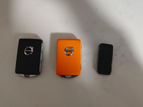 Used 2023 Volvo S60 T8 Plus image 26