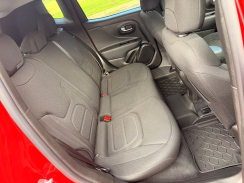 Used 2022 Jeep Renegade Latitude AWD/4WD image 16