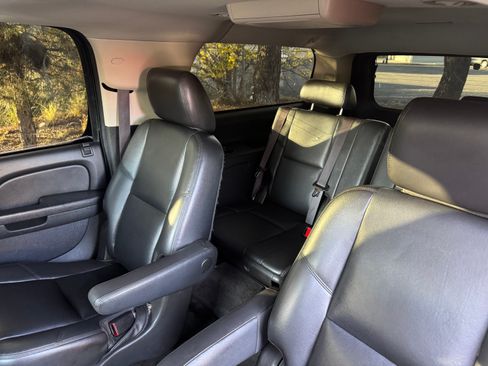 Used 2014 Chevrolet Suburban LTZ image 15