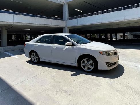 Used 2013 Toyota Camry SE image 5