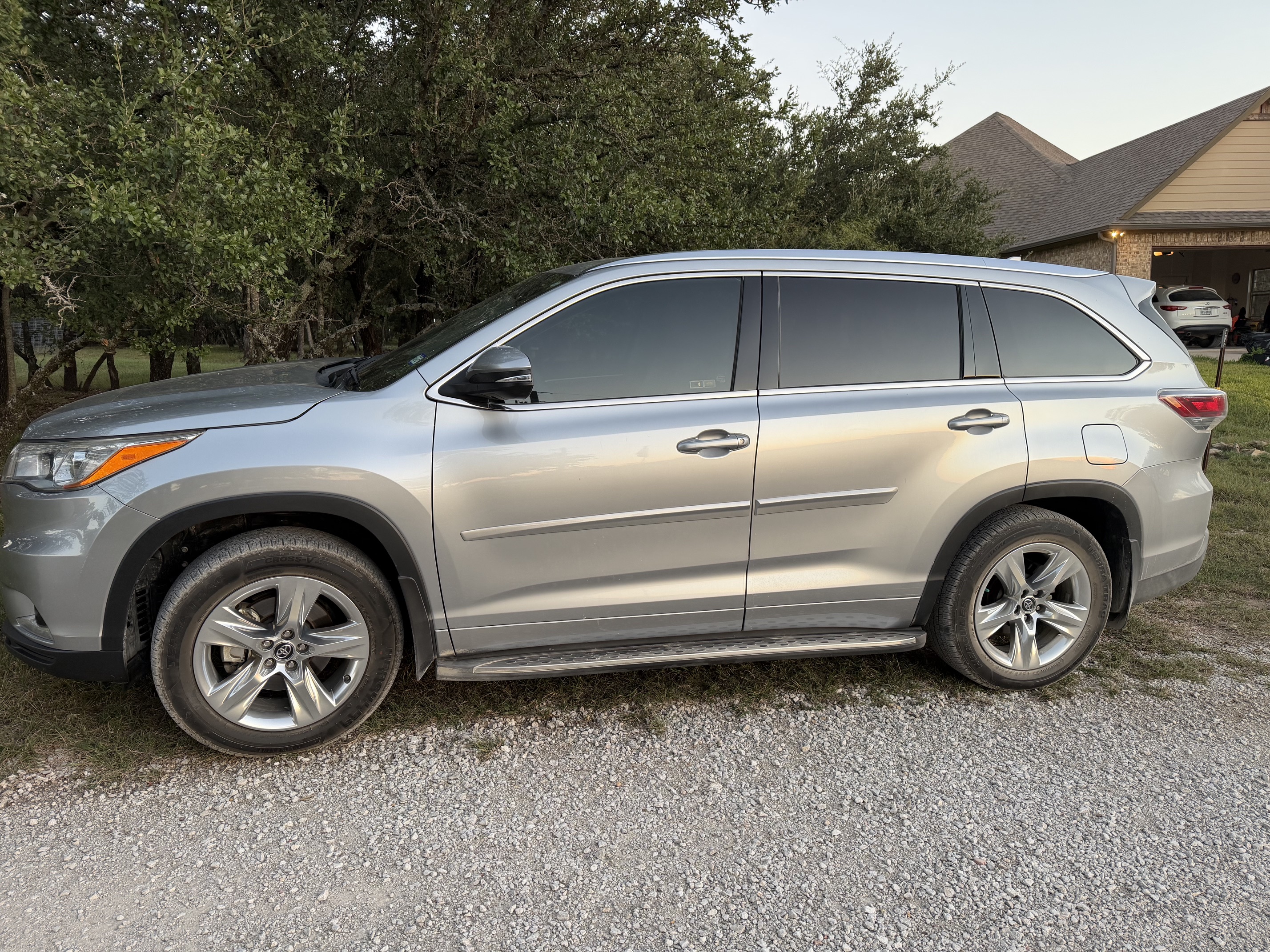 Used 2016 Toyota Highlander Limited FWD image 4