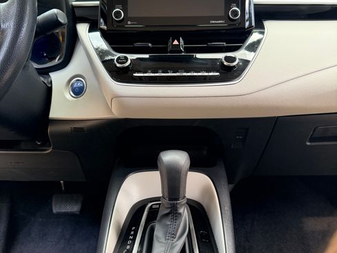 Used 2022 Toyota Corolla LE FWD image 23