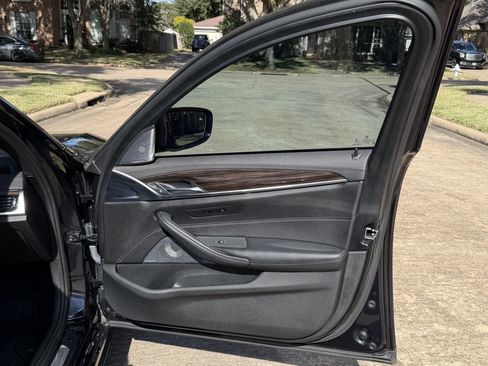 Used 2019 BMW M550i xDrive w/ Dynamic Handling Package image 15