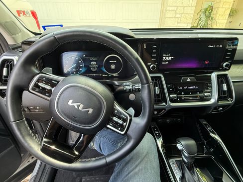 Used 2023 Kia Sorento SX image 8