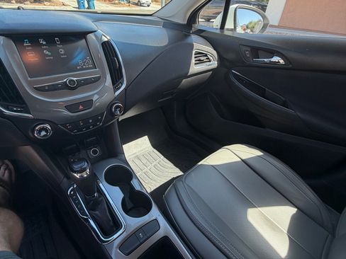 Used 2017 Chevrolet Cruze LT FWD image 8