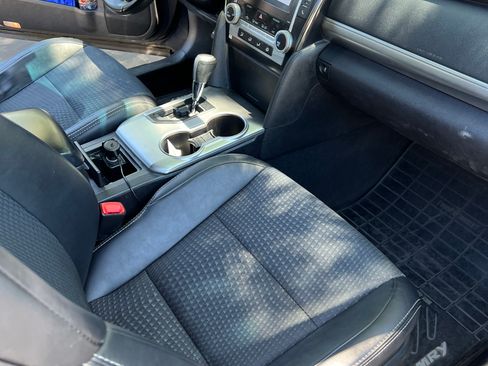 Used 2014 Toyota Camry SE FWD image 5