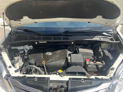 Used 2017 Toyota Sienna XLE w/ XLE Navigation Package image 9