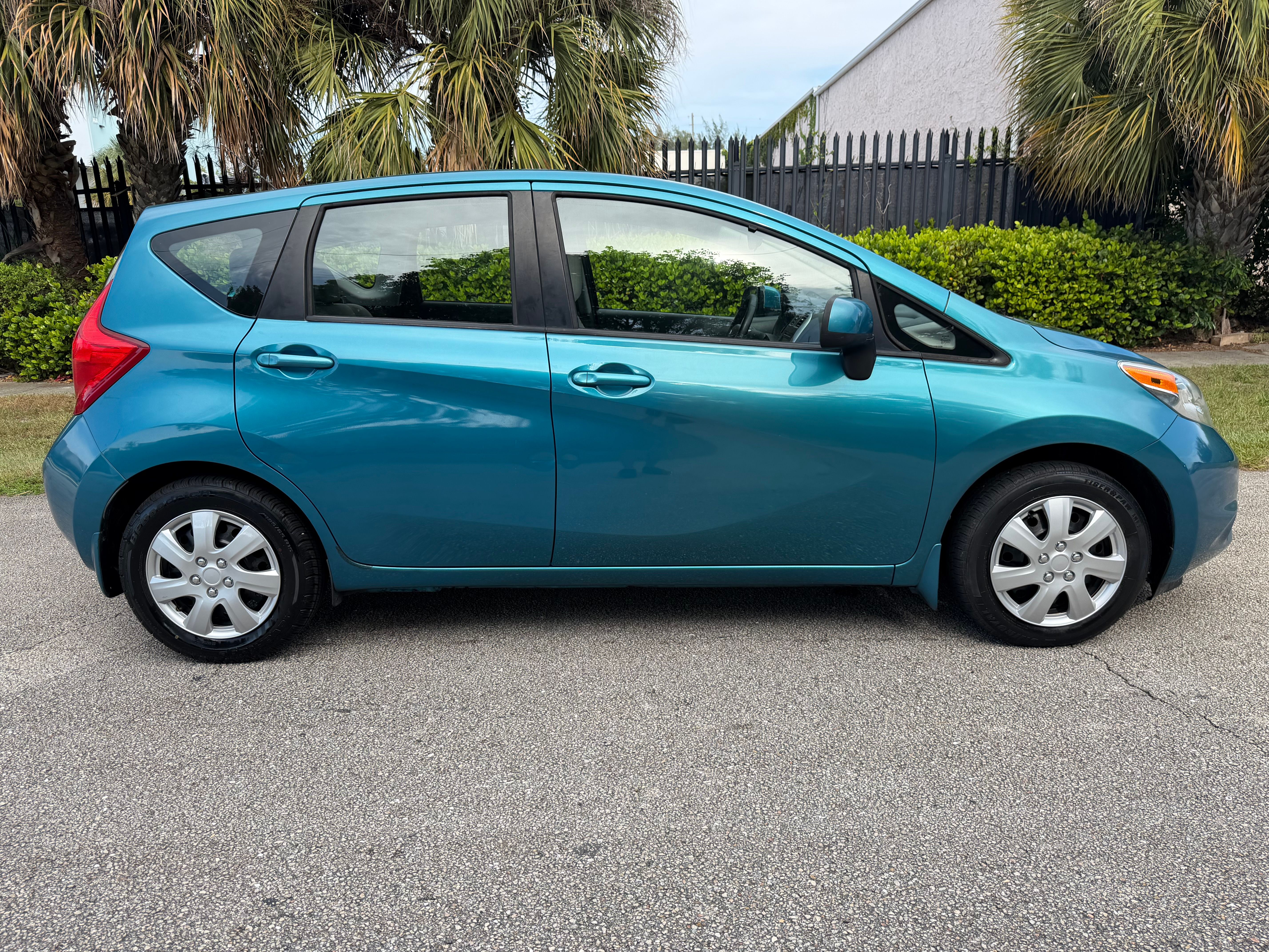 Used 2014 Nissan Versa Note SV FWD image 6