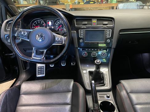 Used 2016 Volkswagen GTI SE FWD image 12