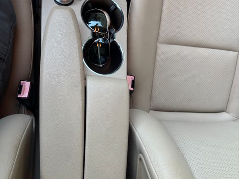 Used 2011 Mercedes-Benz GLK 350 2WD image 27