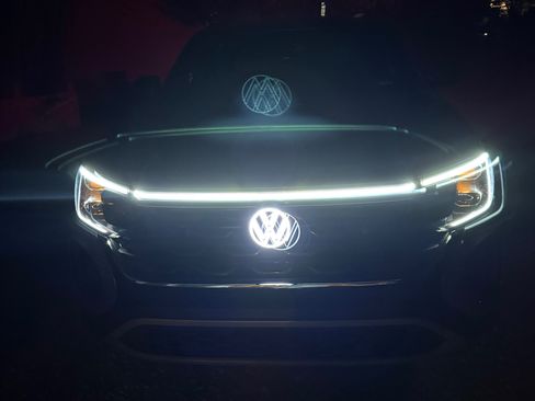 Used 2024 Volkswagen Atlas Cross Sport SE image 16