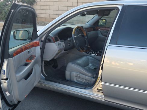 Used 2005 Lexus LS 430 image 8