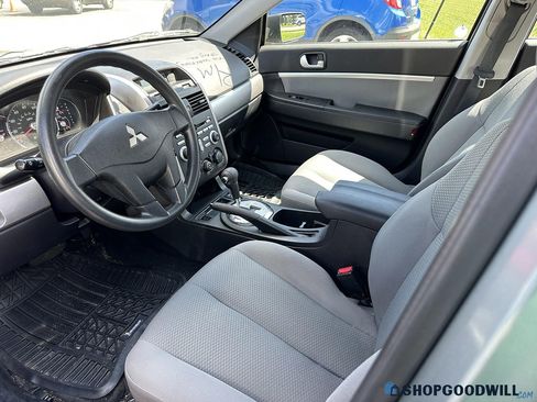 Used 2007 Mitsubishi Galant ES image 4