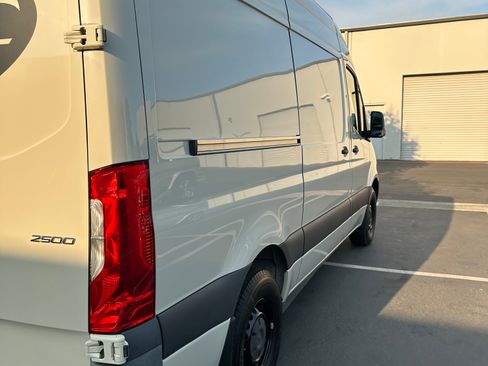Used 2023 Mercedes-Benz Sprinter 2500 image 5