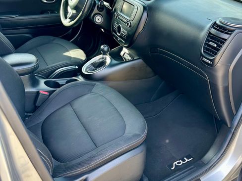 Used 2017 Kia Soul + image 16