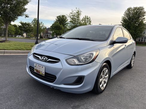Used 2013 Hyundai Accent GLS FWD image 1
