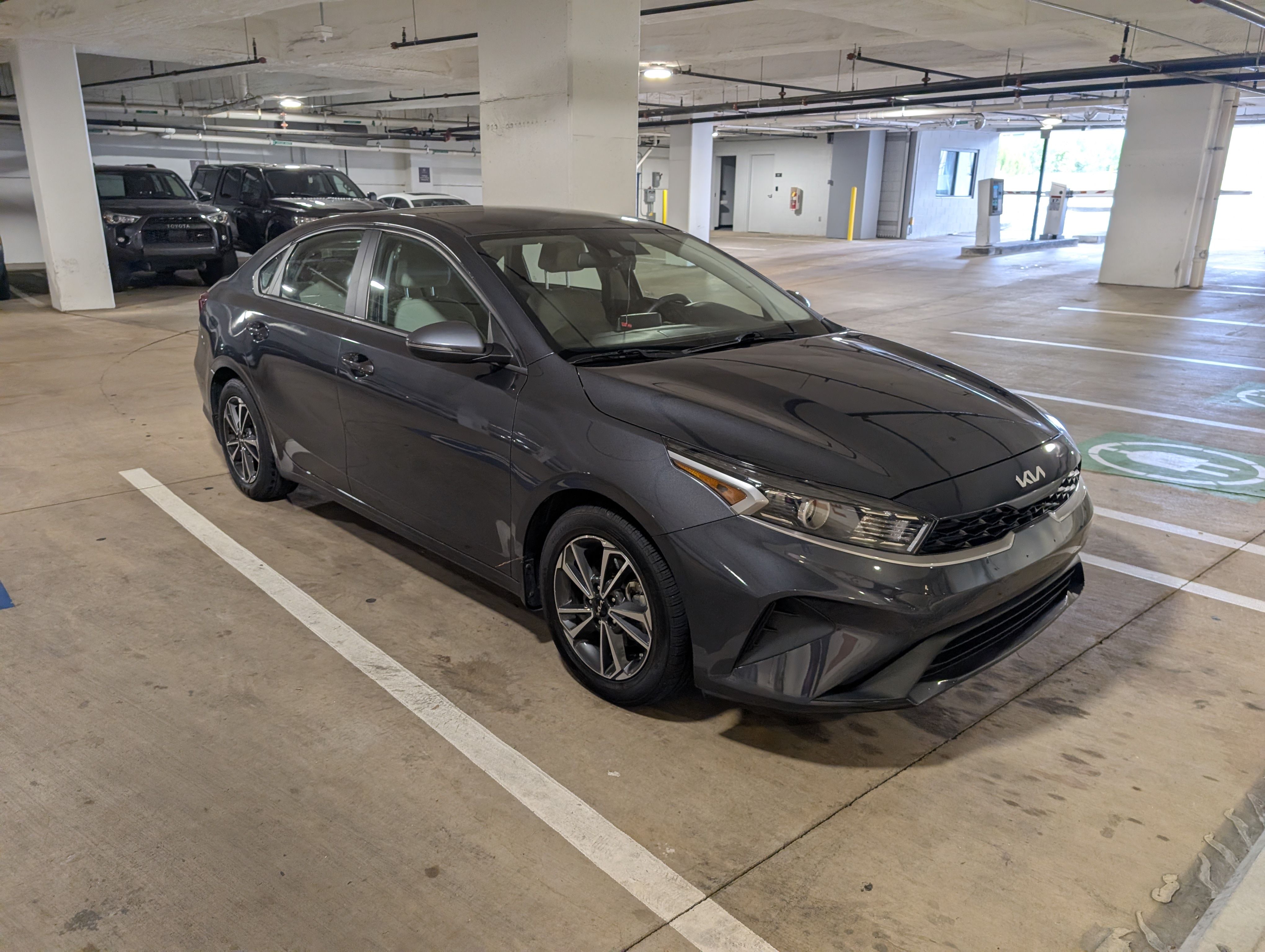 Used 2023 Kia Forte LXS w/ LXS Technology Package FWD image 4