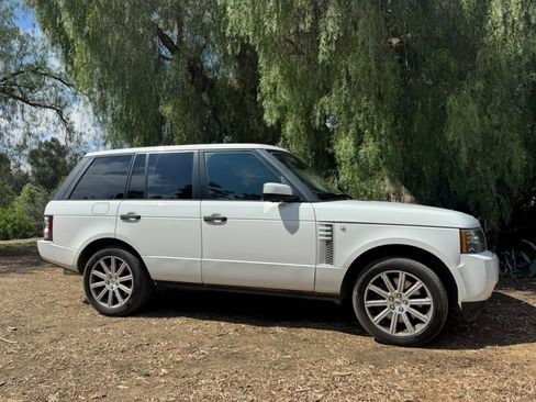 Used 2011 Land Rover Range Rover Supercharged image 1